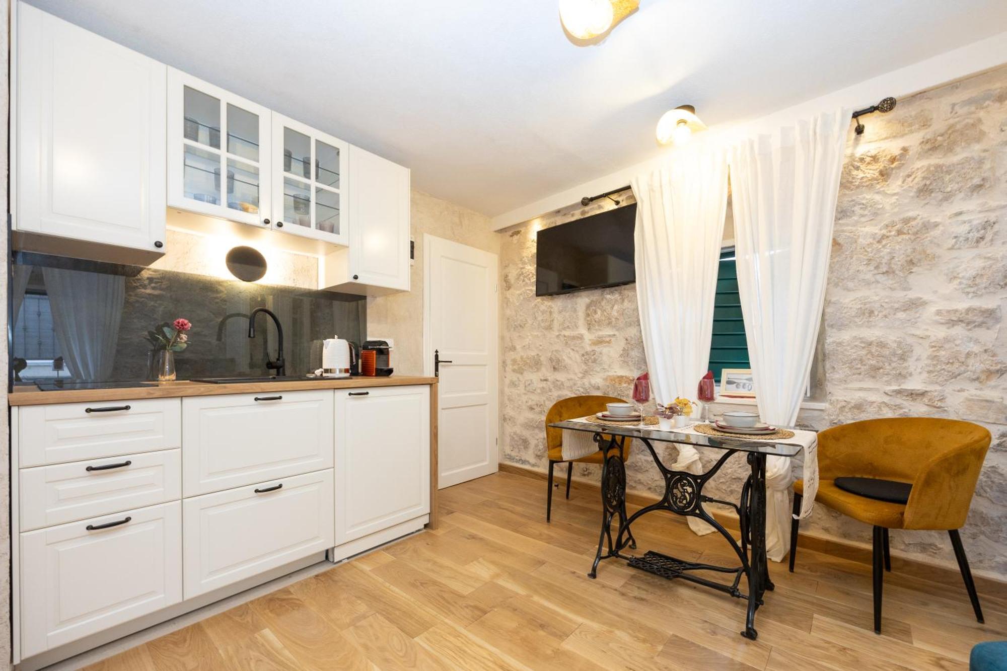 Kruna Apartments Est 2024 Split Exteriör bild